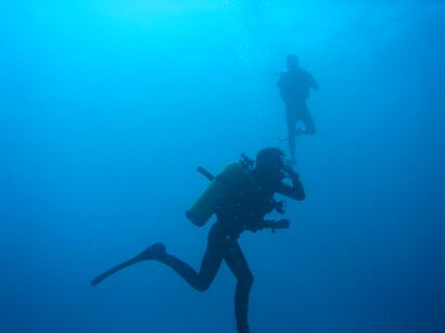 descending at Chumphon Pinnacle, Koh Tao Thailand